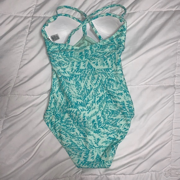 Old navy one piece swimsuit - Picture 2 of 3